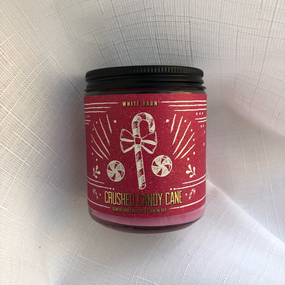 White barn crushed candy cane scented candle